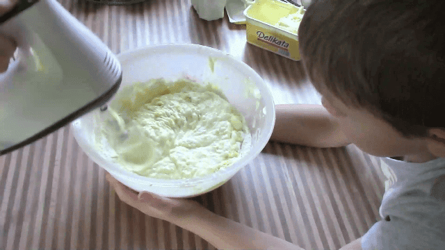 Käsekuchen / Quark Kuchen Rezept – mit Kindern backen / inkl. Video