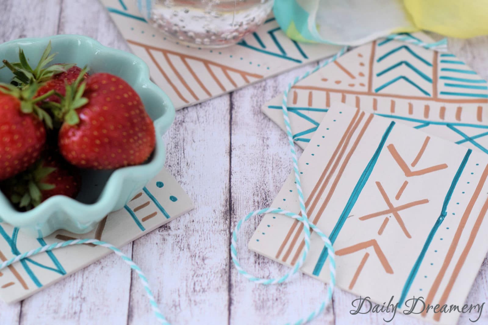 Mudcloth-inspirierte Untersetzer aus Modelliermasse
