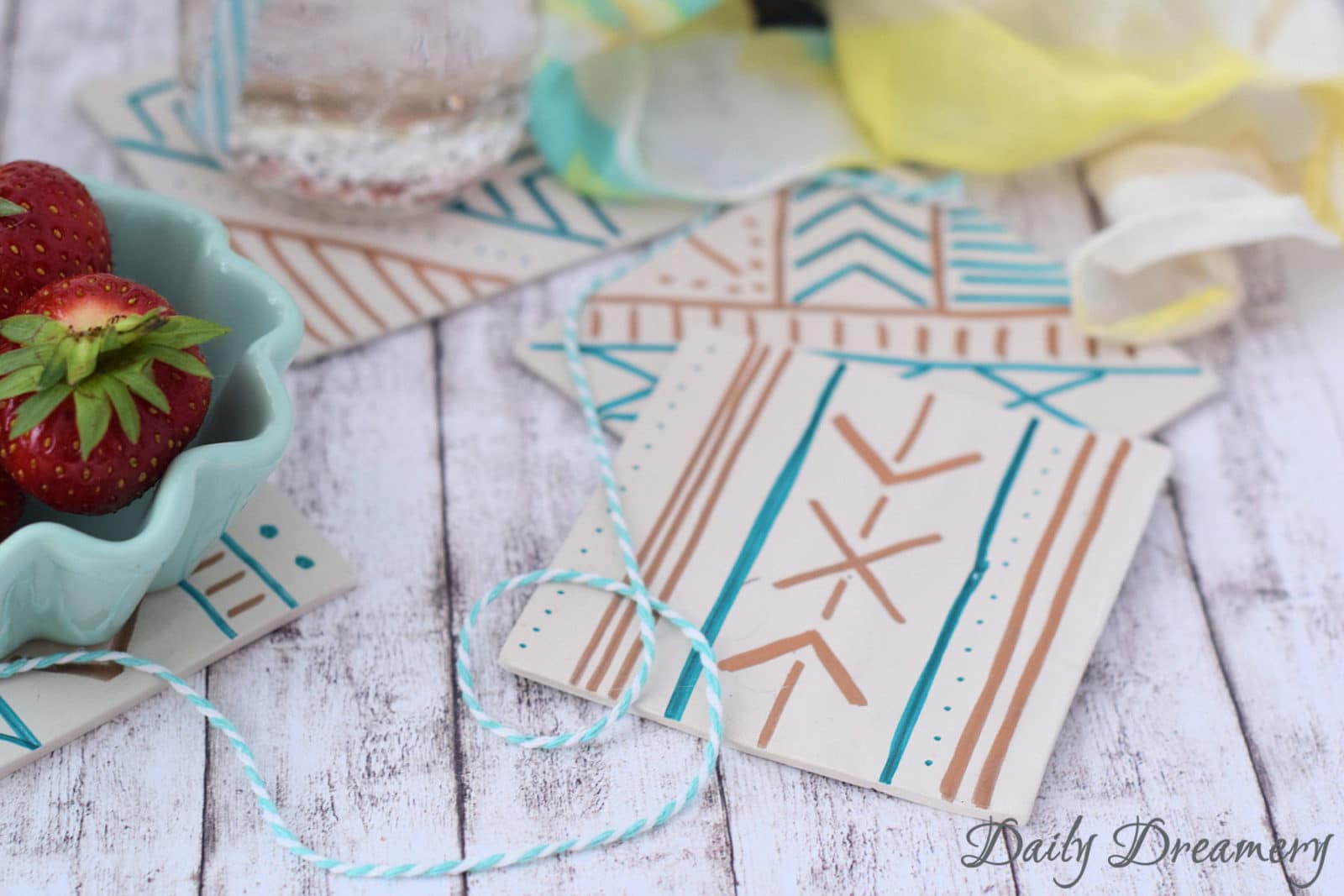 Mudcloth-inspirierte Untersetzer aus Modelliermasse