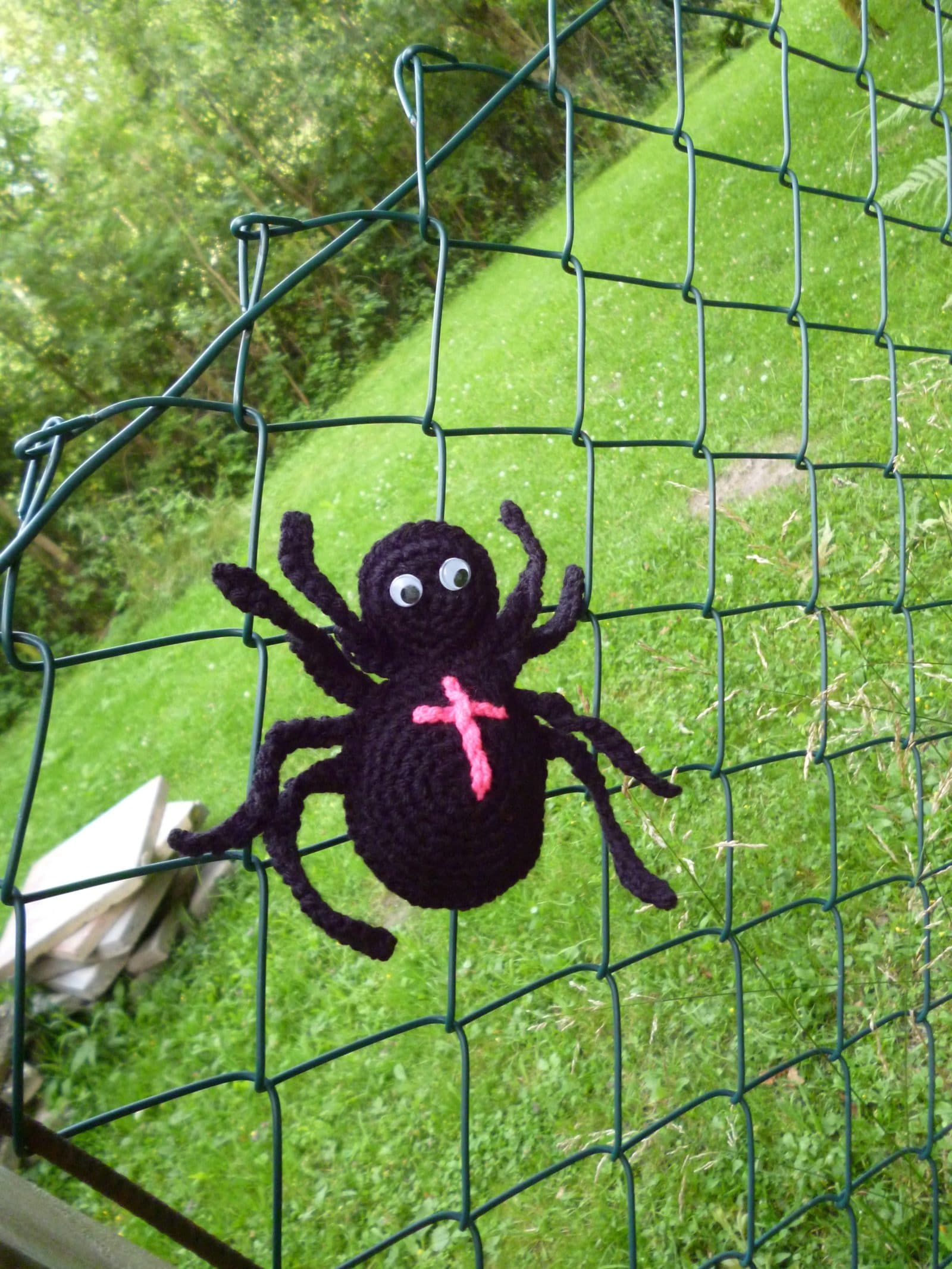 Eine gehäkelte Spinne für Halloween