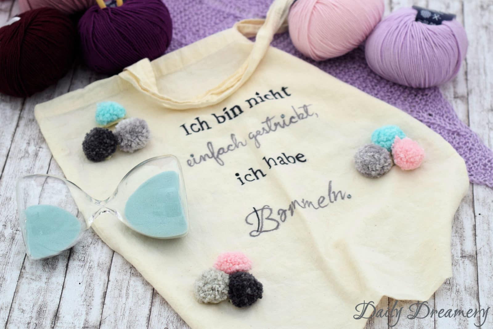 Pimp my Stoffbeutel – ganz easy mit witzigen Bommeln