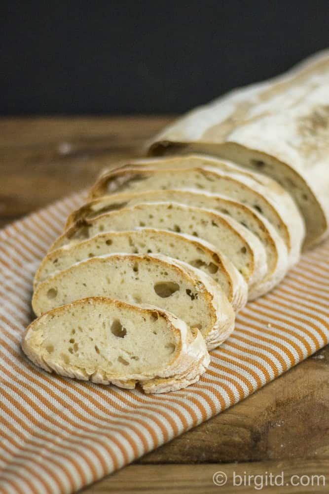Weizenbrot mit selbstgemachtem Sauerteig [Birgit D]