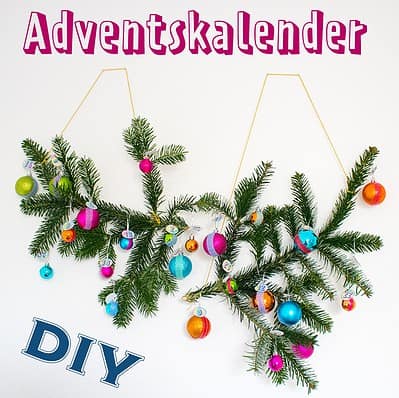 Adventskalender aus Weihnachtskugeln