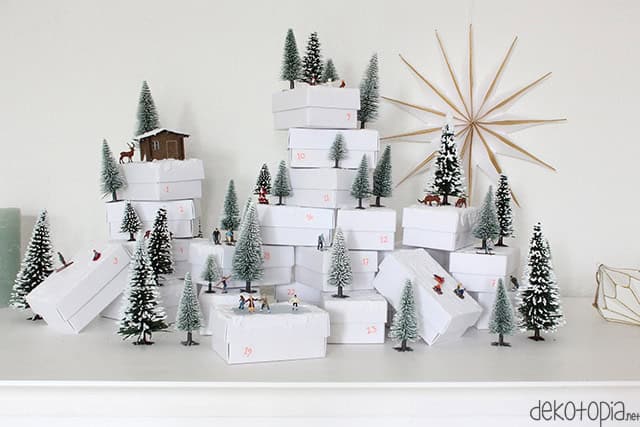 Adventskranz mit Modellfiguren