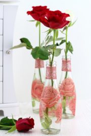 DIY-Blumenvasen mit Serviettentechnik gestalten