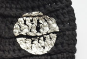 Häkelmütze mit Metallic-Print
