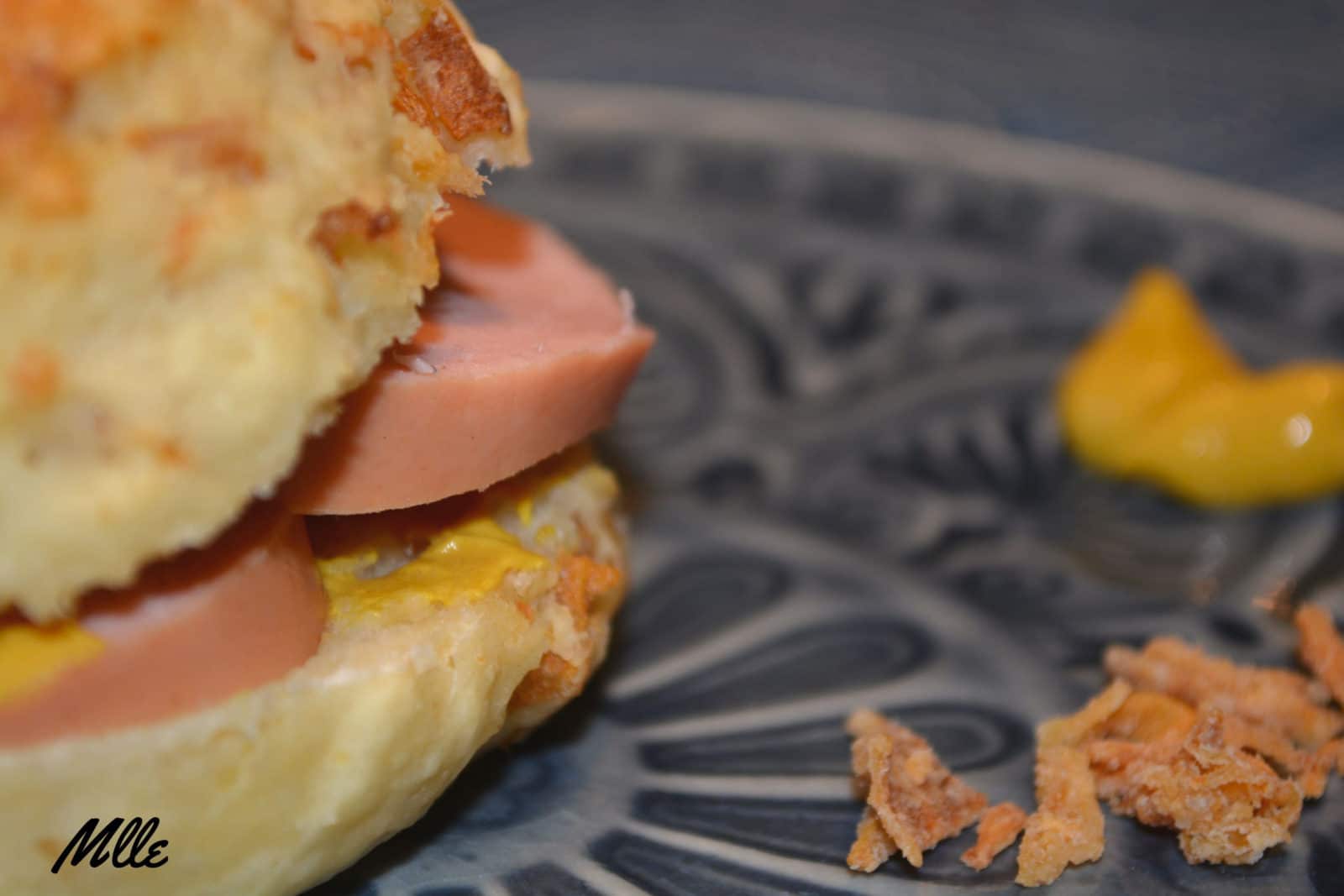 Quark-Brötchen mit Röstzwiebeln