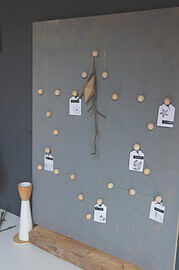 Adventskalender mit Holzkugeln