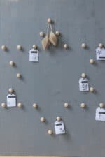 Adventskalender mit Holzkugeln