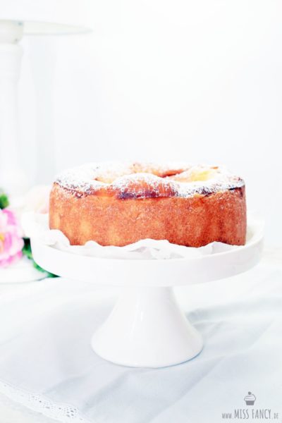 Kleiner Quarkkuchen mit einem Touch Orange