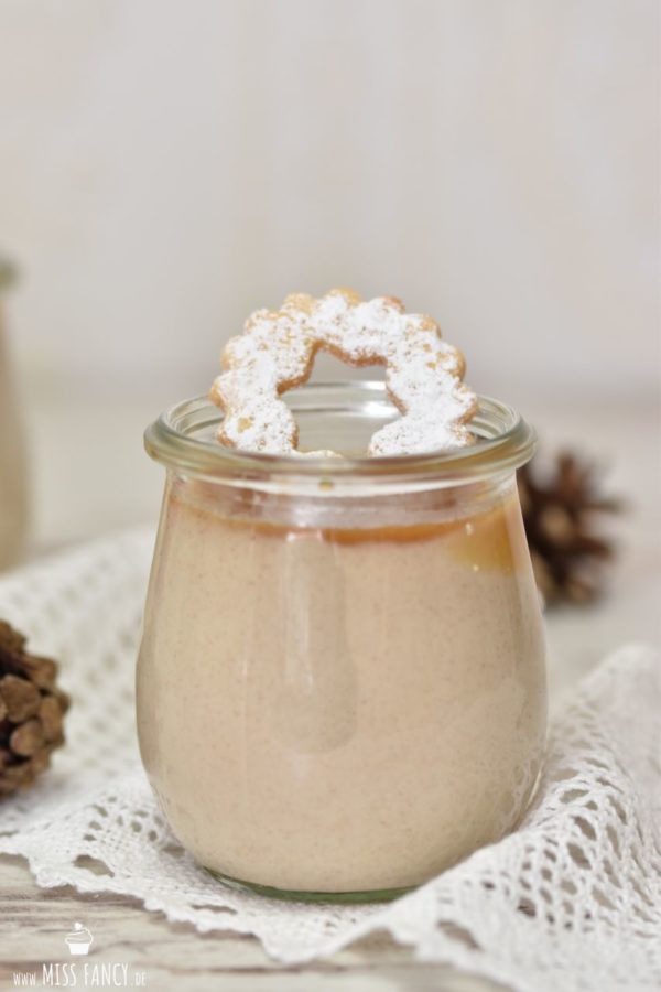 Weihnachtliches Panna Cotta mit Marzipan und Zimt