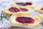 Blätterteig mit Ziegenkäse und Roter Bete