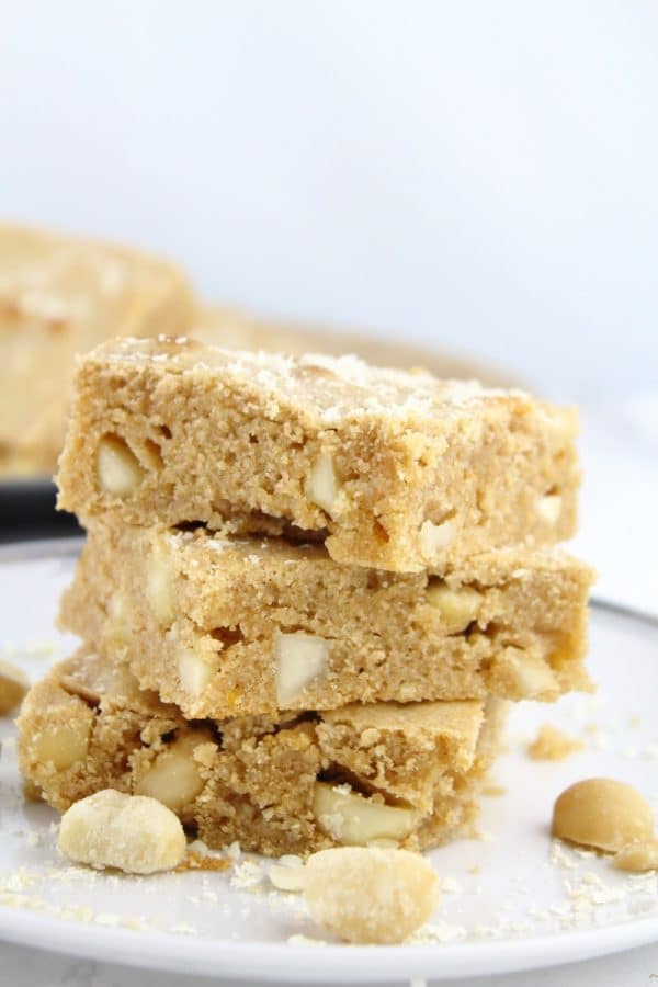 Salted Macadamia Blondies - HANDMADE Kultur