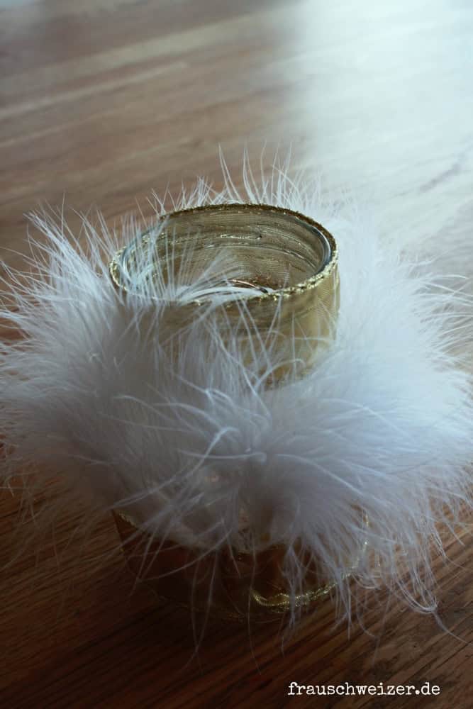 10 min DIY: Windlicht im Federkleid