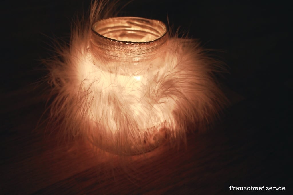 10 min DIY: Windlicht im Federkleid