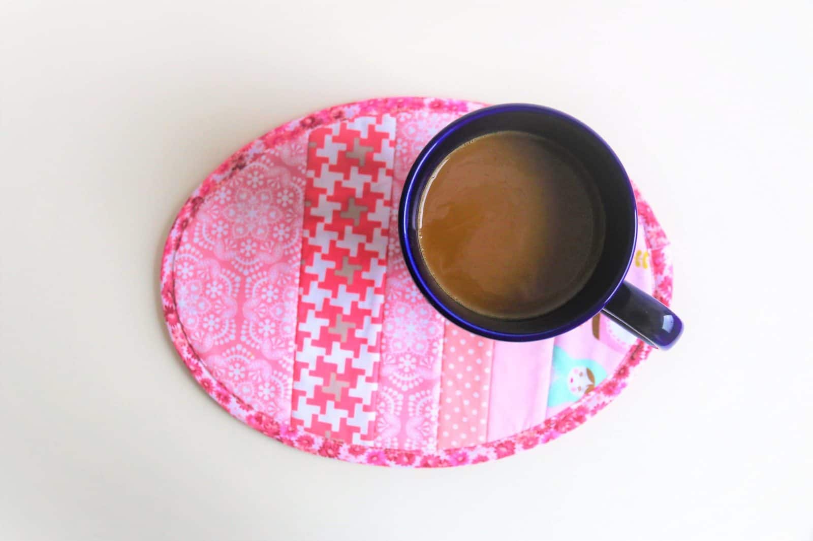 Schnittmuster: Ovalen Mug Rug nähen