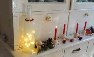 Weinflasche mit Lichterkette