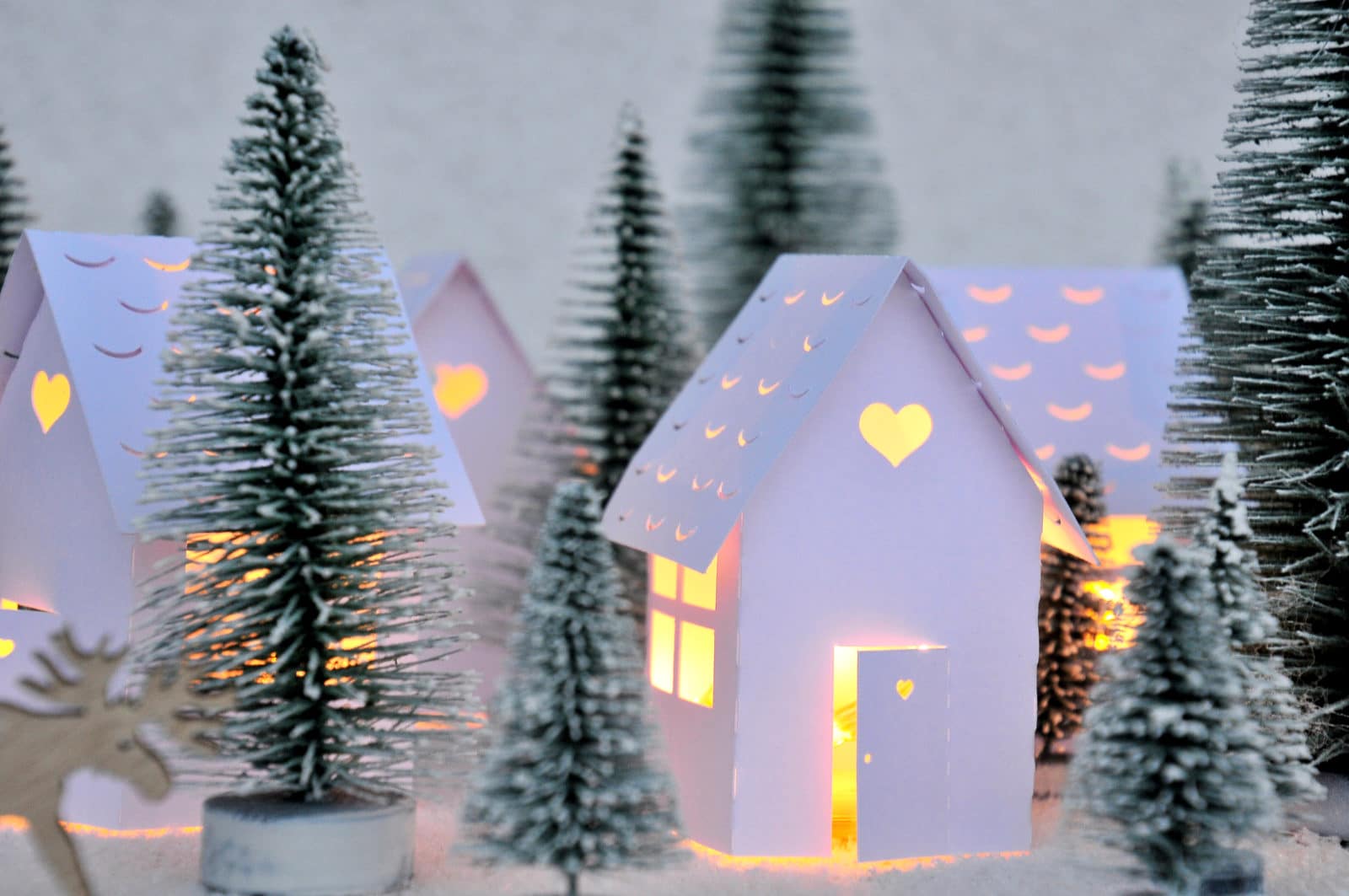 Skandinavisches Weihnachtsdorf – Adventskranz mal anders