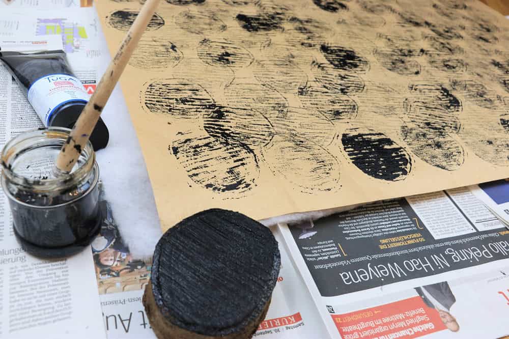 Geschenkpapier mit Holzdruck gestalten