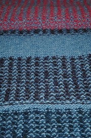 Poncho und Baskenmütze stricken