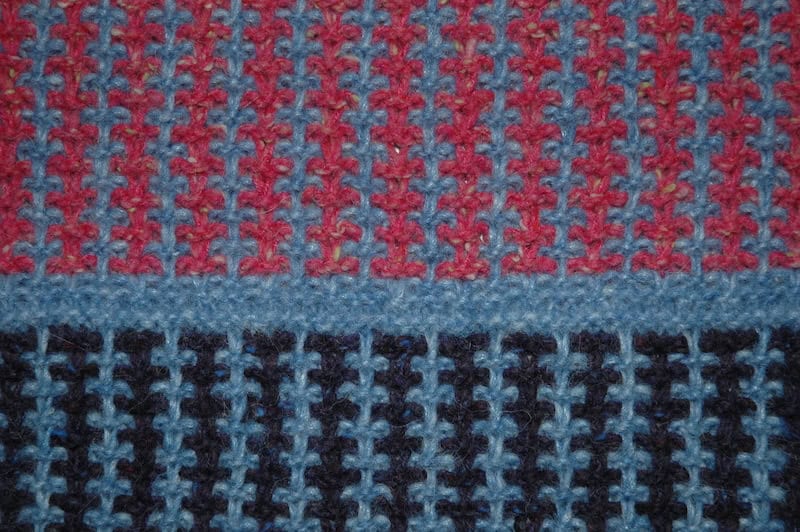 Poncho und Baskenmütze stricken