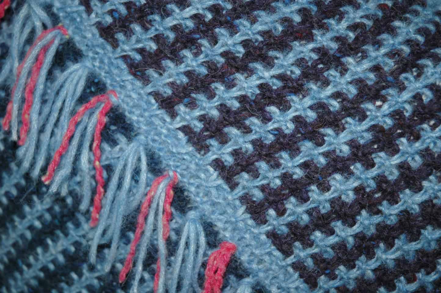 Poncho und Baskenmütze stricken