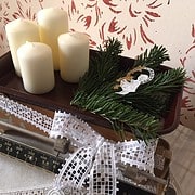 Adventskranz auf einer alten Küchenwaage