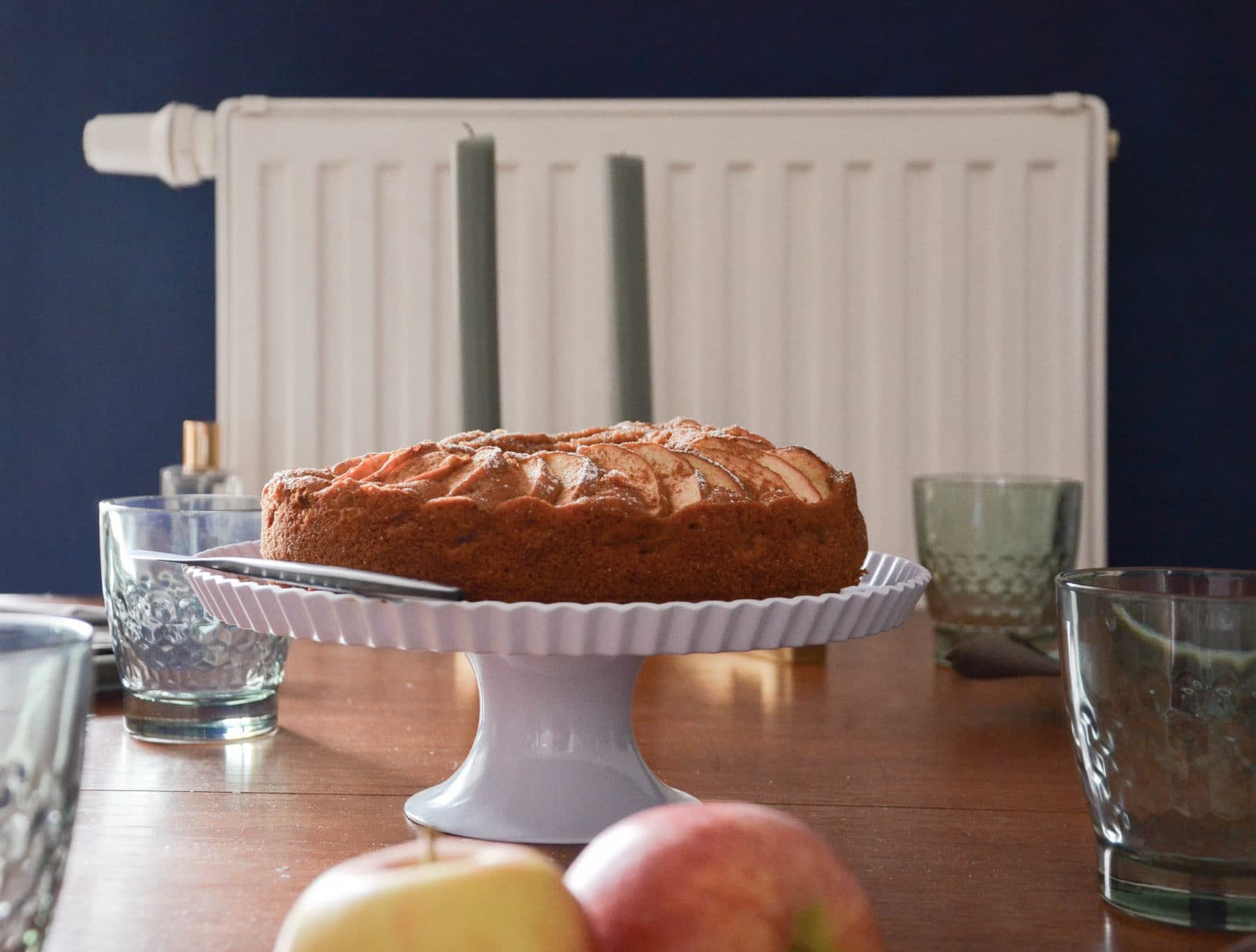 Super leckerer Kuchen mit Zimt, Apfel und Haselnuss-Baiser