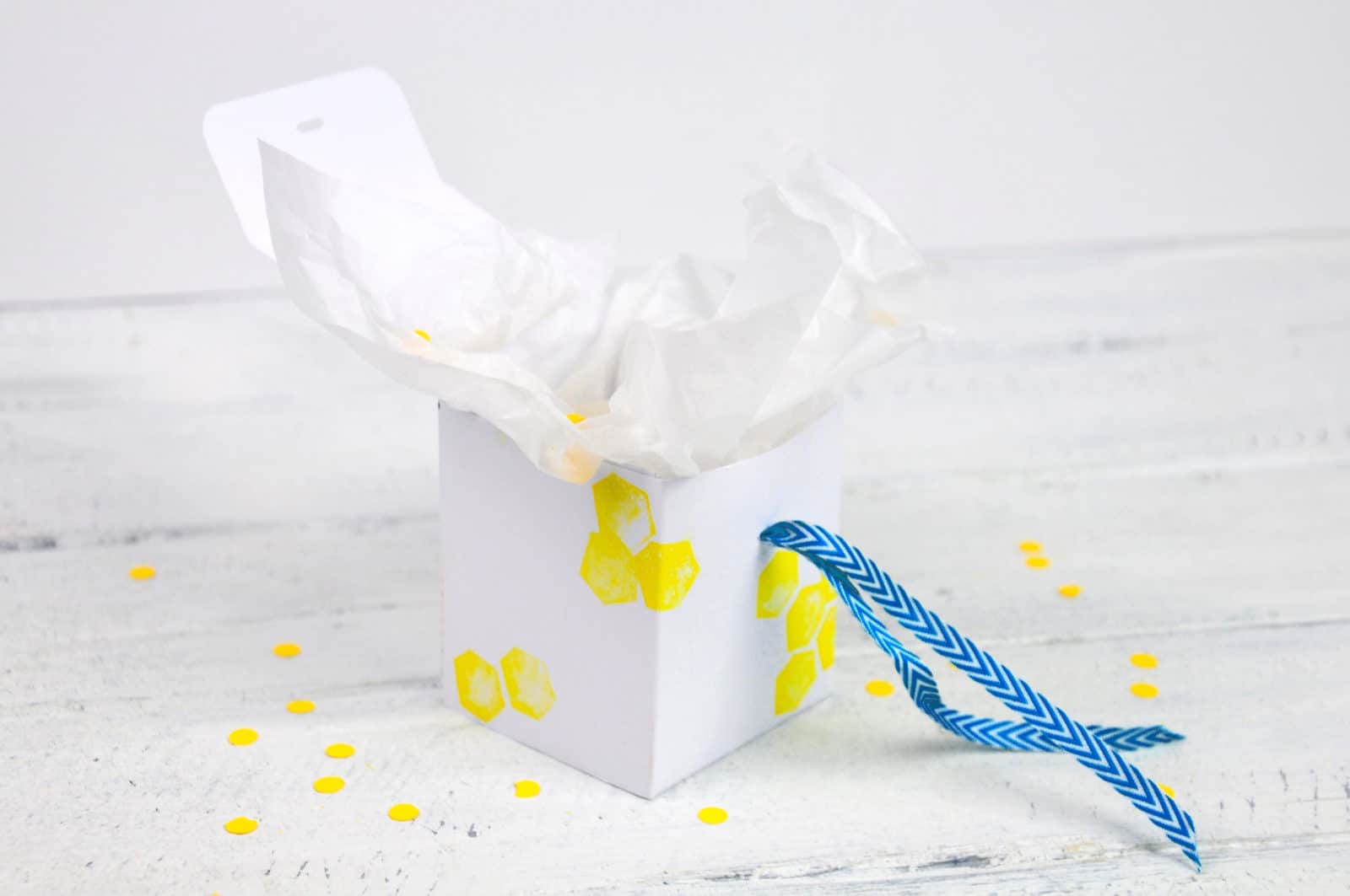 #12giftswithlove – Honig Mandel Handcreme samt hübscher Geschenkverpackung