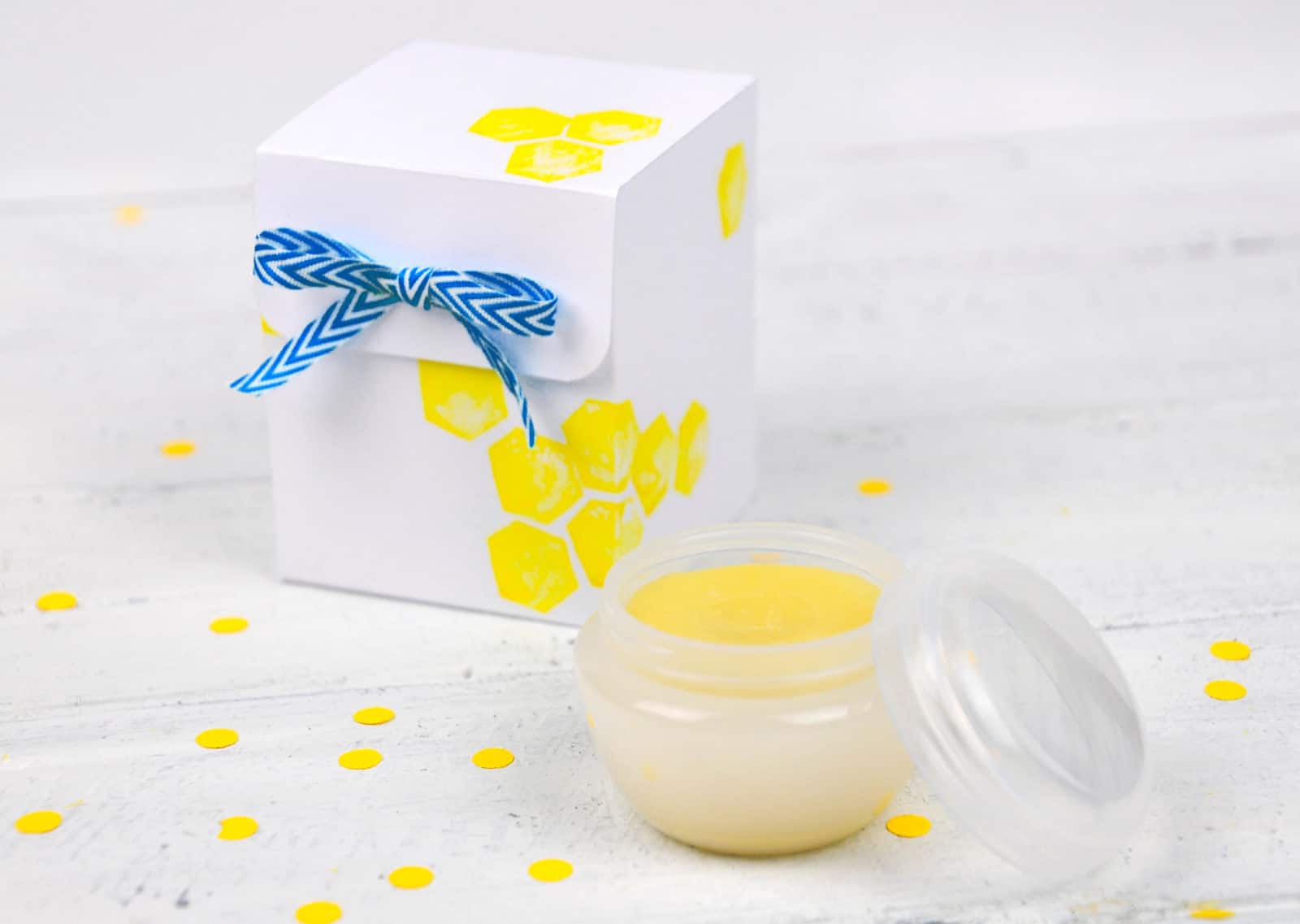 #12giftswithlove – Honig Mandel Handcreme samt hübscher Geschenkverpackung