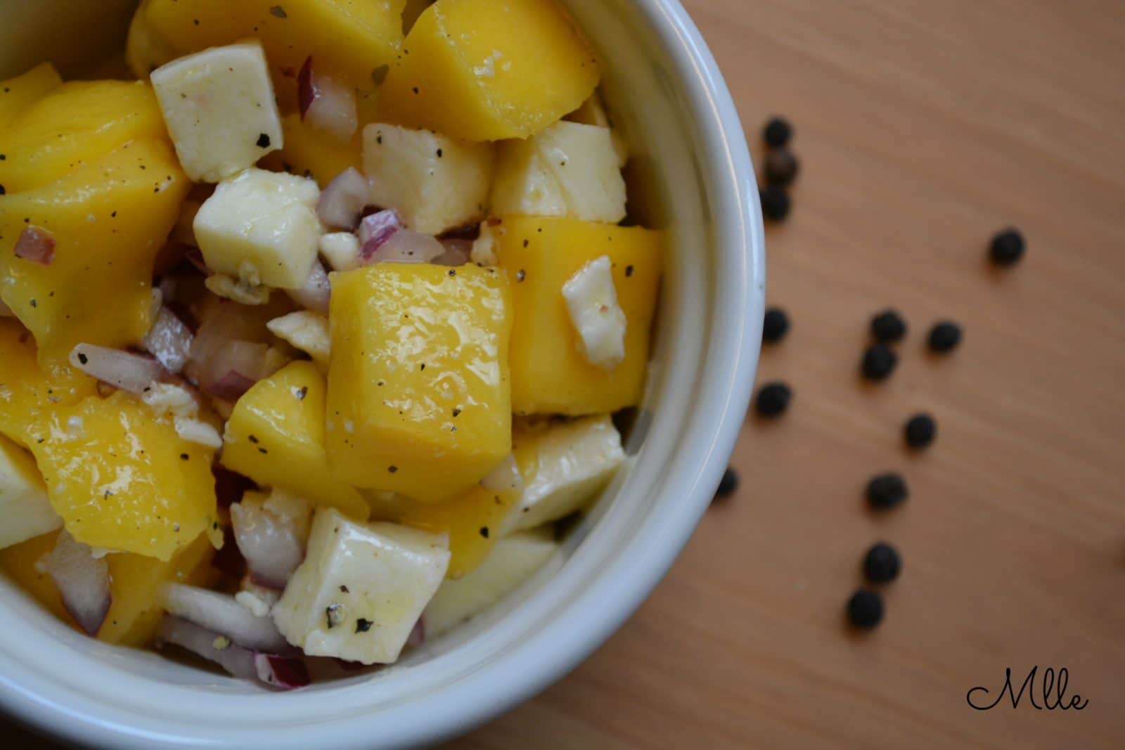 Frischer Mango-Mozzrella-Salat