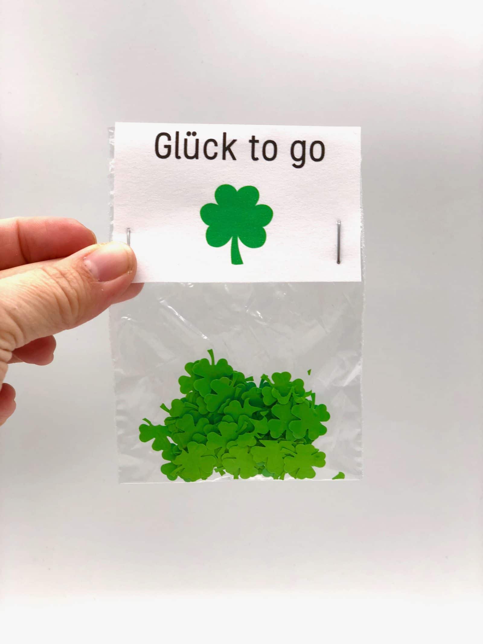 Glücks Konfetti selber machen – süßes DIY Geschenk