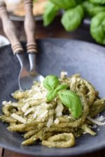 Leichtes Basilikum-Pesto mit Joghurt – Easypeasy Feierabend-Rezept