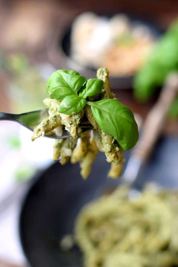 Leichtes Basilikum-Pesto mit Joghurt – Easypeasy Feierabend-Rezept