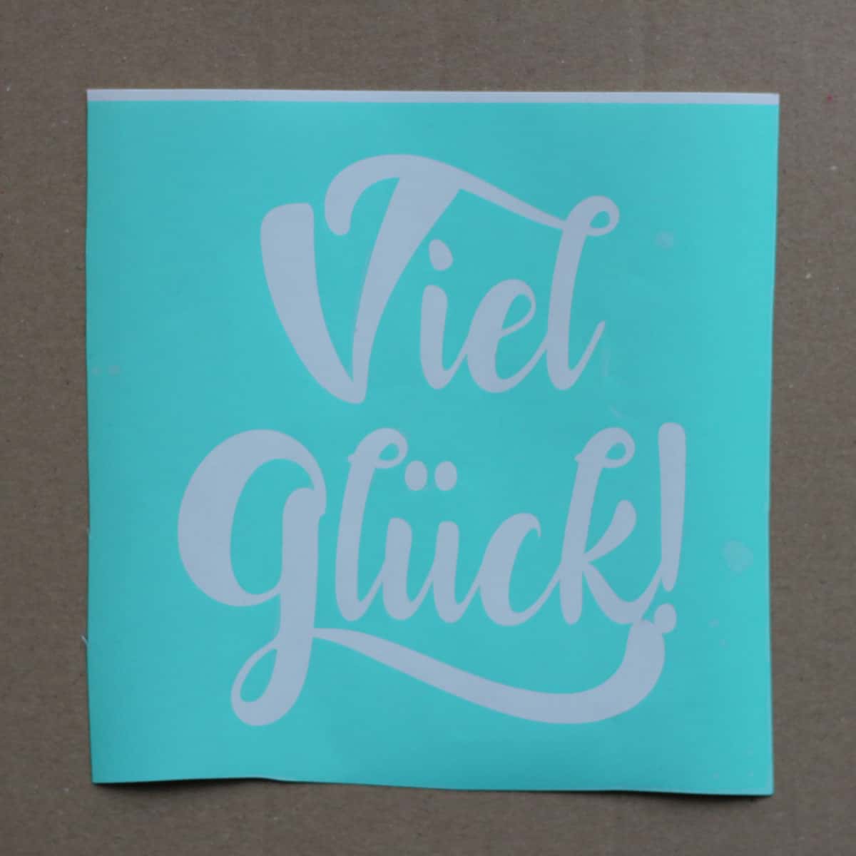 Glückwunschkarte veredelt mit Blattgold (Anleitung & Plotterfreebie „Viel Glück!“)
