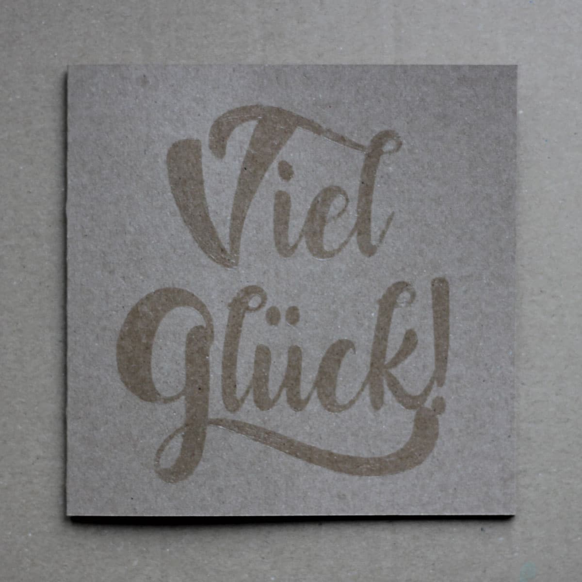 Glückwunschkarte veredelt mit Blattgold (Anleitung & Plotterfreebie „Viel Glück!“)