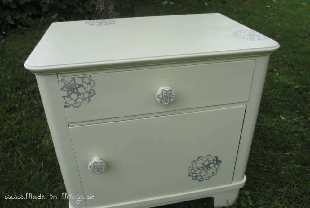 Upcycling: Omas alter Nachttisch
