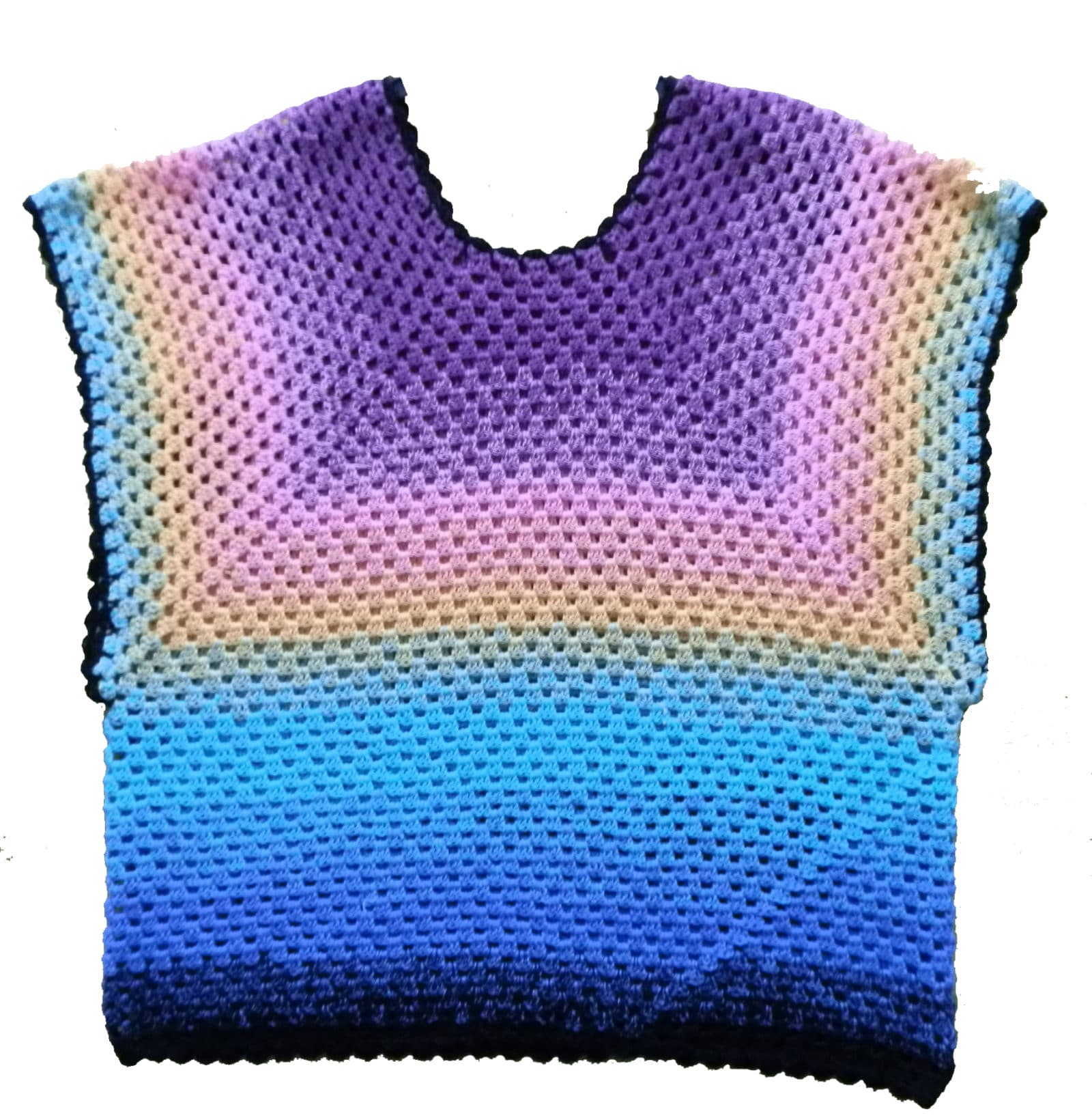 Bunte Bluse gehäkelt mit den Granny Muster.