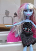 Upcycling: Barbiekleider aus Krawatten