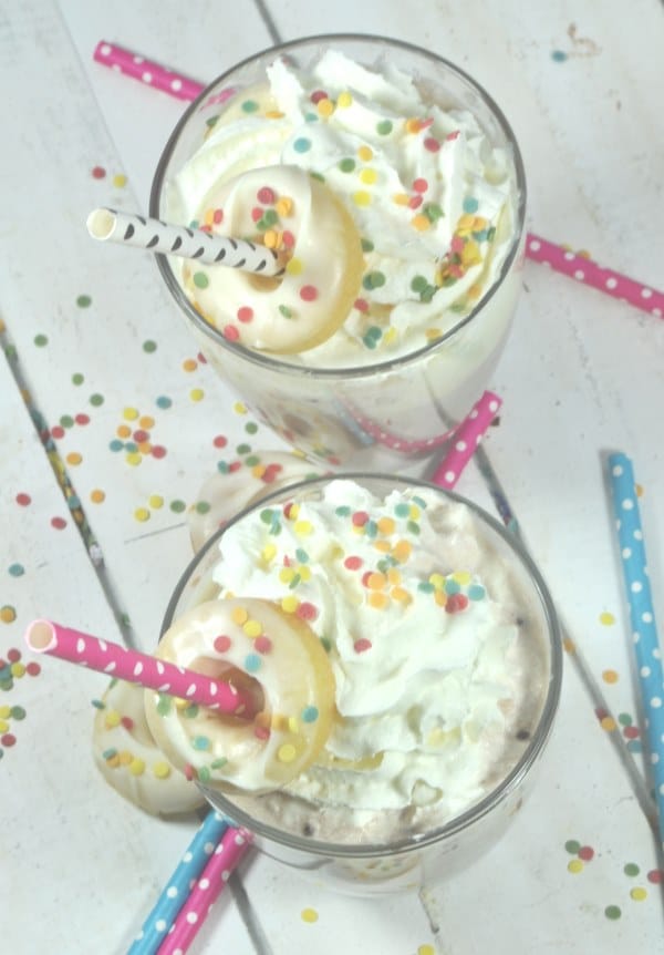 Eisschokolade mit Mini-Donuts