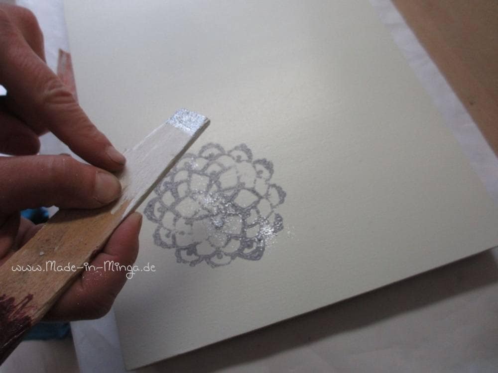 Upcycling: Omas alter Nachttisch