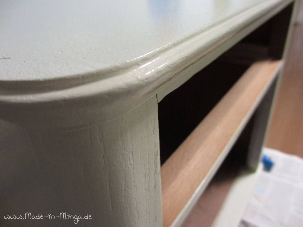 Upcycling: Omas alter Nachttisch