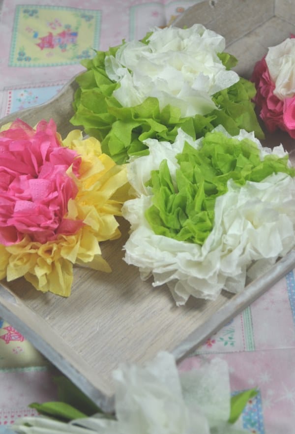 Papierblumen basteln mit Schritt für Schritt Anleitung