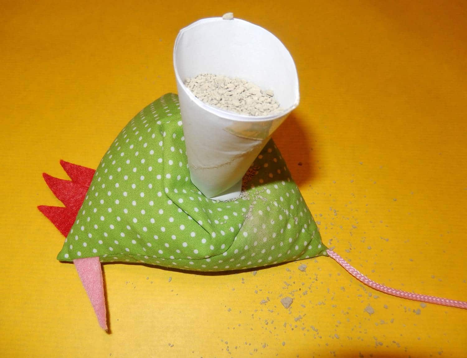 Osterhuhn selber nähen – kostenlose Anleitung für eine Osterdekoration