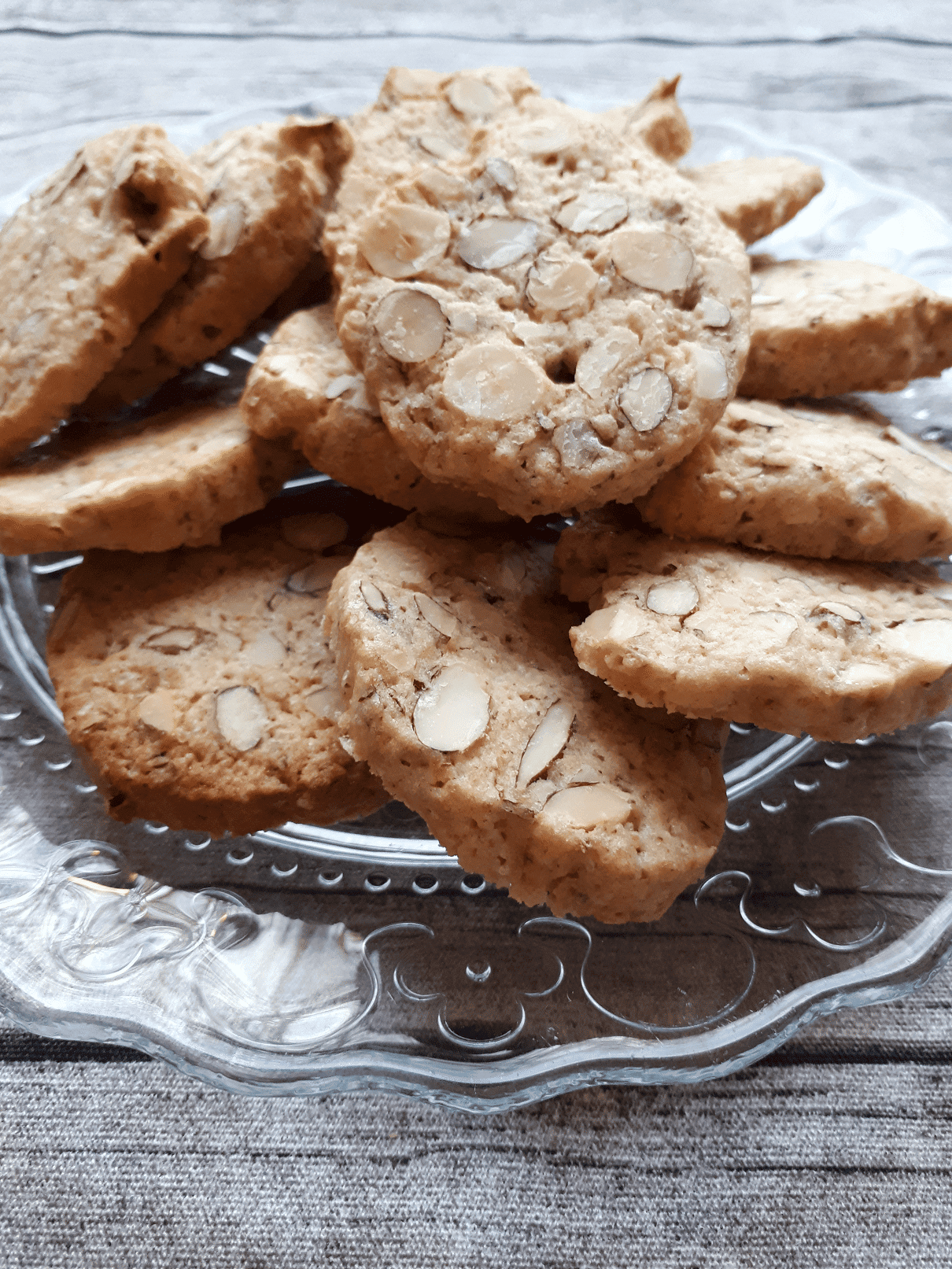 Nuss-Cookies mit Mandeln und Haselnüssen