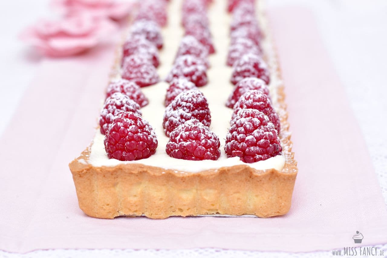 Zarte Himbeertarte mit Mürbeteigboden