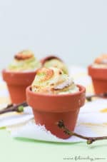 Kräuter-Pizzabrötchen im Tontöpfchen