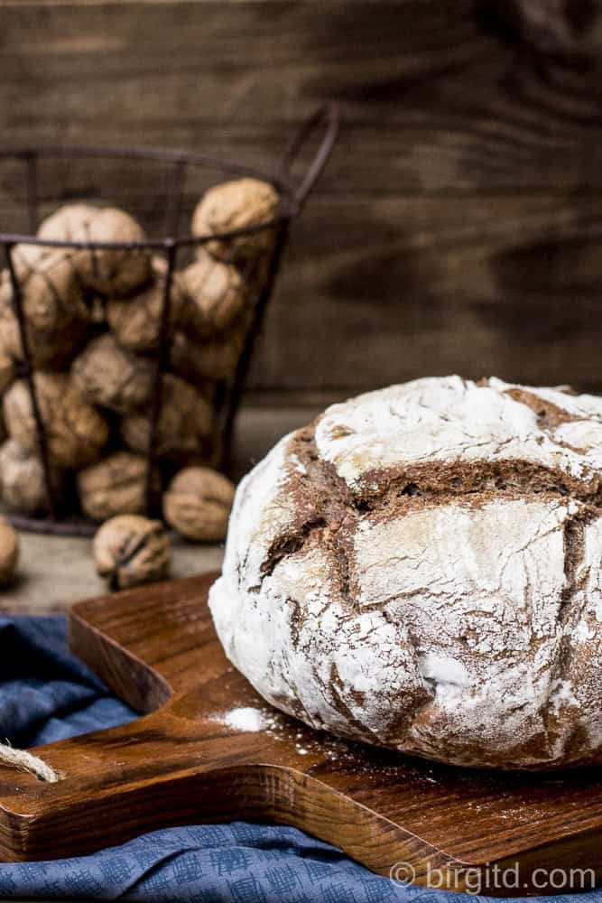 La Miche – französisches Landbrot mit Walnüssen im Topf gebacken [Birgit D]