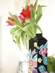 Vase aus Safttüten