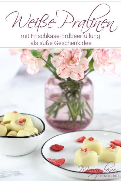 Weiße Schokoladen Pralinen mit Frischkäse-Erdbeerfüllung als süße Geschenkidee